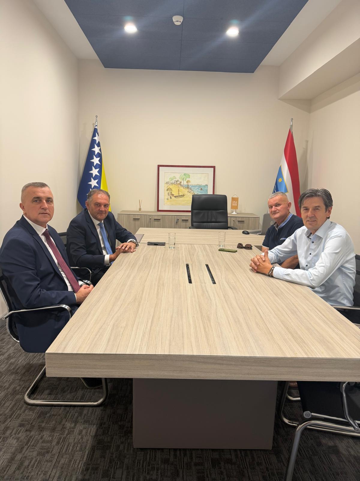 Pročitajte više o članku Martinović i Bevanda sa članovima Organizacijskog odbora koncerta „Blatničke note dobrote“